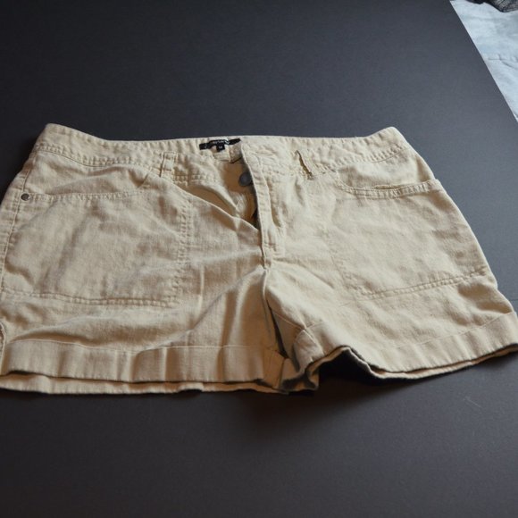 Shorts - Picture 2 of 5